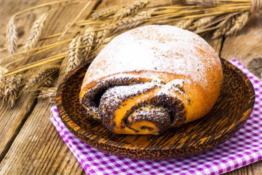 Haşhaş tohumu ve krema şeker ile buns