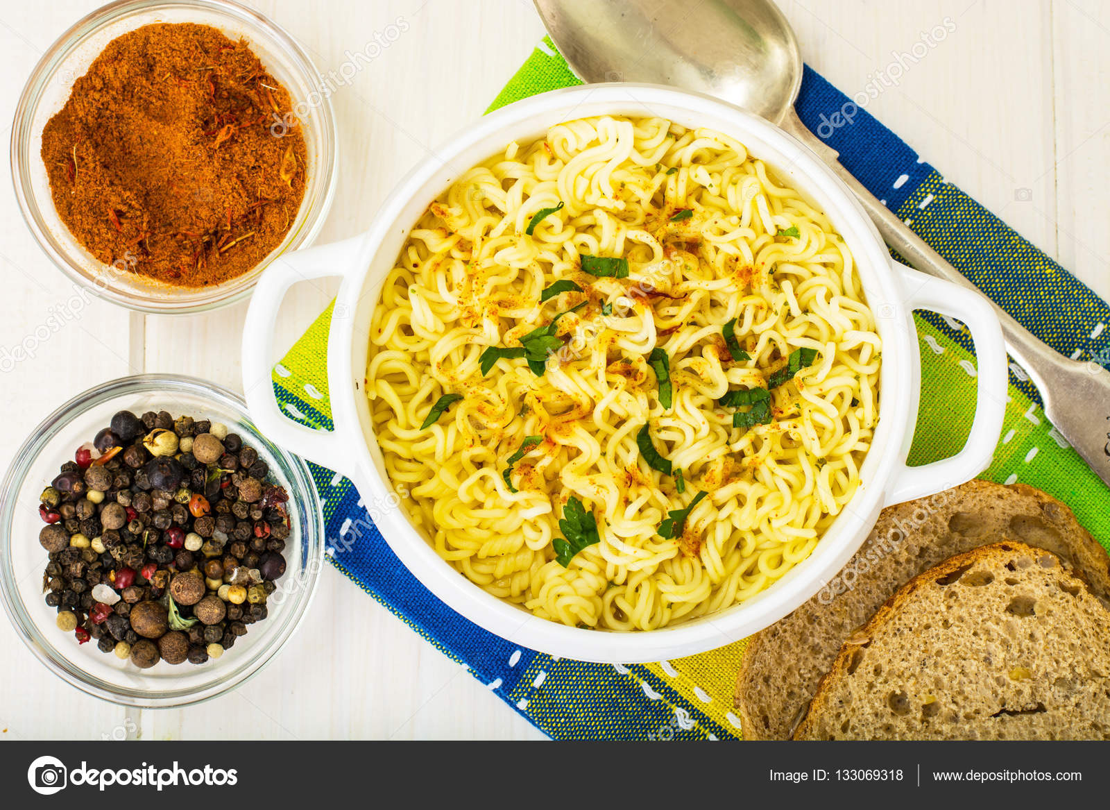 ÇİN NOODLE ÇORBASI ÇİN NOODLE ÇORBASI