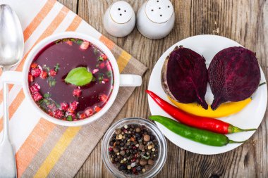 Pancar ve kruton sebze çorbası