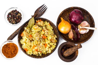 Pirinç havuç, tavuk ve baharatlar