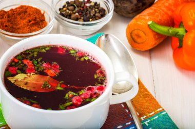 Pancar ile Ukrayna borsch çorbası