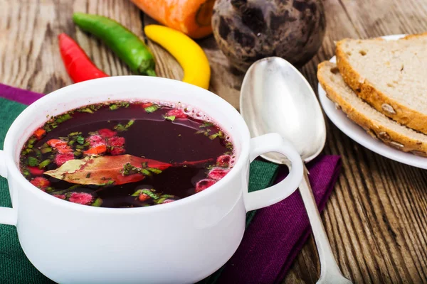 Pancar ve kruton sebze çorbası