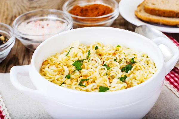 Sopa de pollo con fideos — Foto de Stock