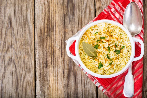 Sopa de pollo con fideos — Foto de Stock