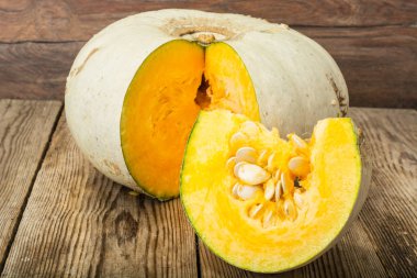 Sağlıklı gıda: taze lezzetli tatlı yeşil kabak