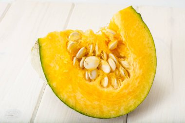 Sağlıklı gıda: taze lezzetli tatlı yeşil kabak