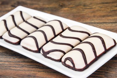 Beyaz çikolata ile Noel kek