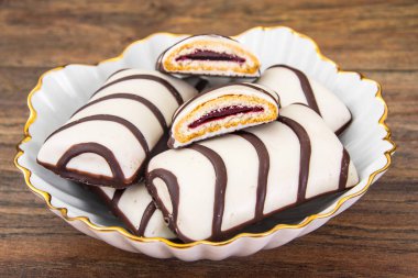 Beyaz çikolata ile Noel kek