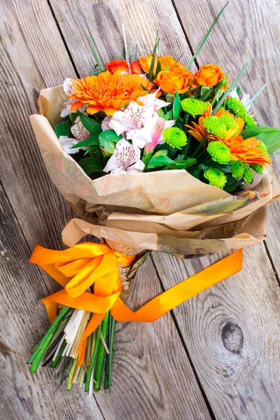 Uroczysty elegancki bukiet kwiatów, różnych — Zdjęcie stockowe