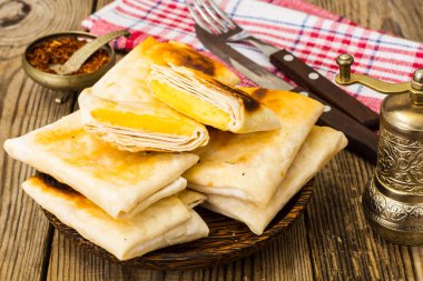 Kızarmış peynirli pide