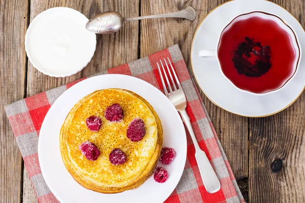 Lush and tender Pancake with berries in sugar — Stock Photo, Image