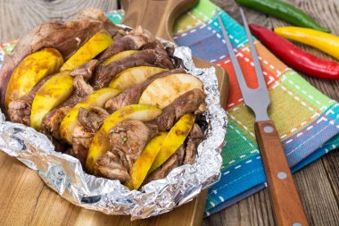 Ayva fırında folyo pişirme etli