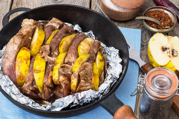 Ayva fırında folyo pişirme etli