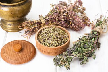 Kurutulmuş ve ezilmiş kekik baharat pişirme