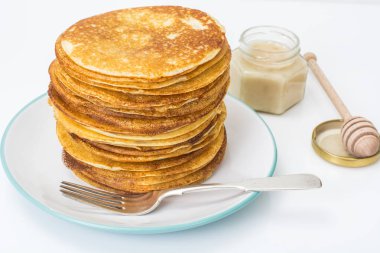 beyaz arkaplanda gözleme