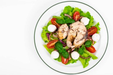 Balıklı sebze salatası