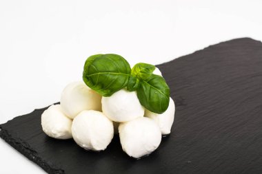 Mini mozzarella topları