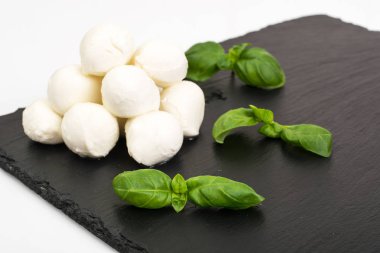 Mini mozzarella topları