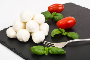 Mini mozzarella topları