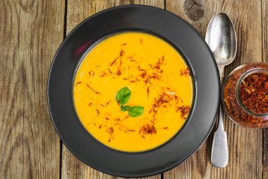 Diyet yemekleri. Safran ile kabak püresi