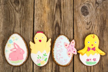 Paskalya gingerbread çerezleri buzlanma ile