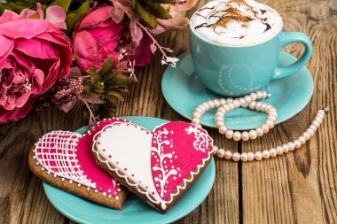 Sevgililer günü hediye olarak inci kuyumculuk