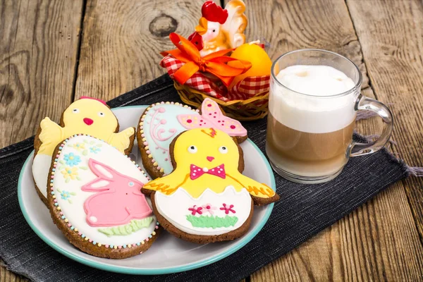 Paskalya gingerbread çerezleri buzlanma ile