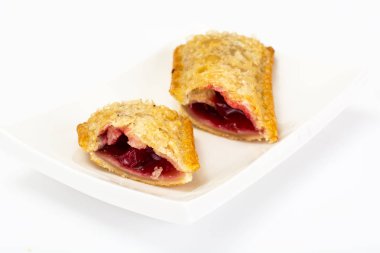 Puf böreği taze kiraz bir beyaz ile