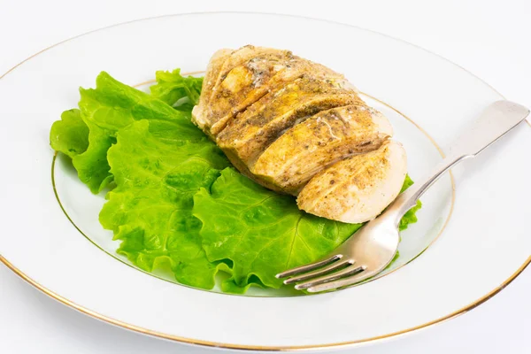 Alimenti dietetici: filetto di pollo al forno con lattuga — Foto Stock