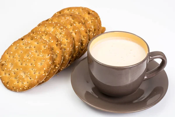 Menu dietético: pão de trigo integral e iogurte em um copo — Fotografia de Stock
