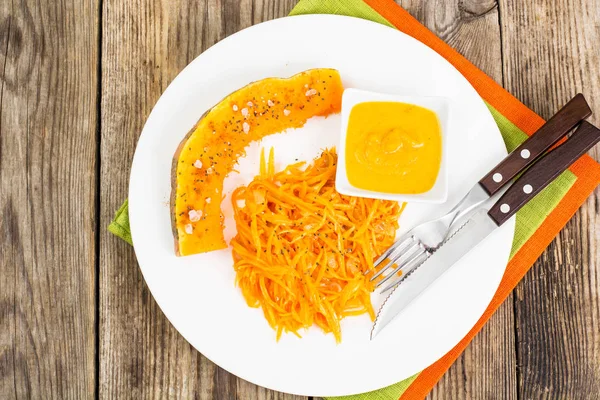 Bir ürün yelpazesine bir kabak dan aperatifler ile plaka