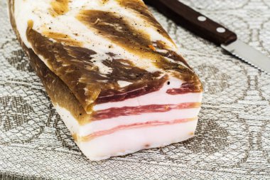 Tuzlu pastırma parçası