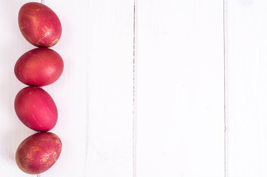 Paskalya, renk beyaz tahtalar üzerinde yumurta boyalı