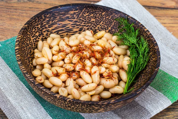 Feijão branco com óleo vegetal e açafrão — Fotografia de Stock