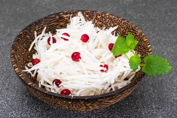 Daikon saláta, áfonyás joghurt — Stock Fotó