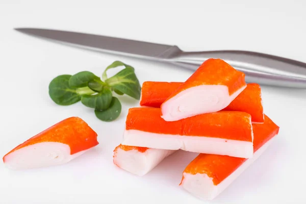 Palitos de cangrejo con lechuga — Foto de Stock