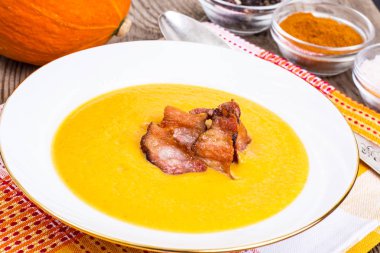 Kabak püresi pastırma ile çorbası