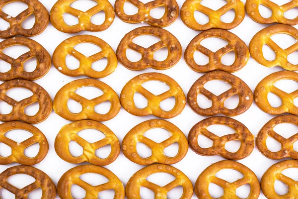 Pretzels isolado no fundo branco — Fotografia de Stock