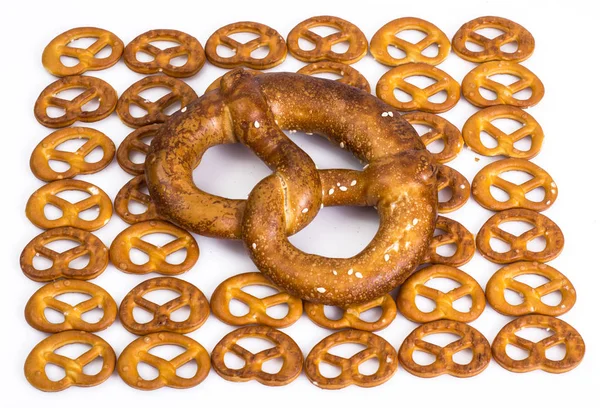 Pretzels isolado no fundo branco — Fotografia de Stock