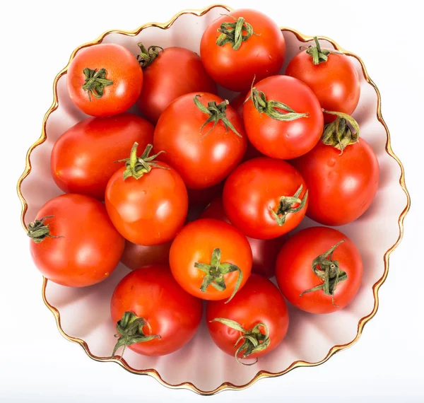 Tomates pequenos frescos em saladeira branca — Fotografia de Stock