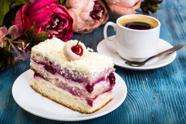 Çok basit, Sünger kek, krema, vişne, krem şanti b