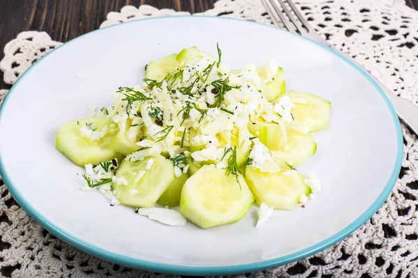 Salatalık, peynir ve yumurta salatası — Stok fotoğraf