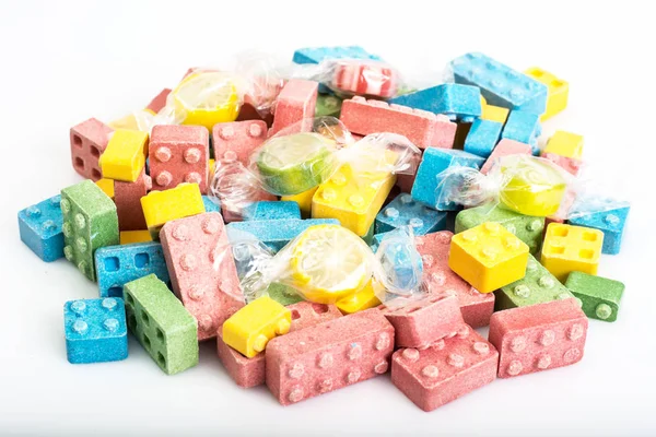 Різнокольорові жувальні цукерки у формі дизайнера — стокове фото