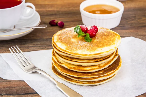 Crêpe savoureuse aux canneberges et au miel — Photo