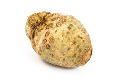 Beyaz arka plan üzerinde izole kök kereviz