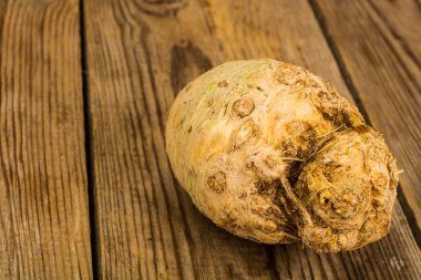 Kök kereviz, soğan, havuç yemek pişirmek için