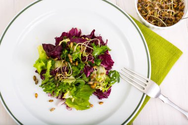 Bir Rye lahanası salatası