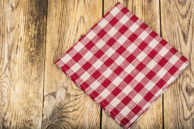 Kumaş peçete kafes içinde hizmet veren