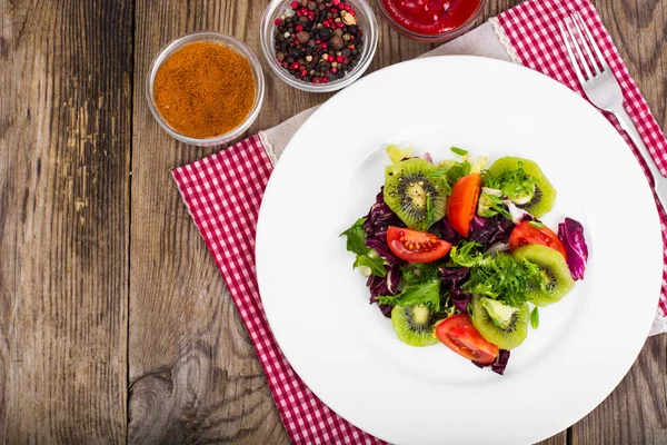 Здоровий харчовий мікс салату з помідорами — стокове фото
