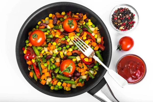 Verduras al vapor con tomates en sartén — Foto de Stock